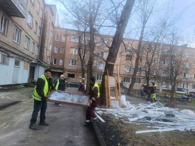 Новини Харкова: комунальні служби ліквідують наслідки обстрілів